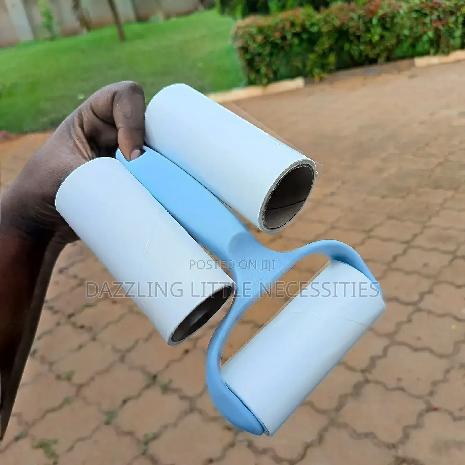 Portable Lint Remover/Roller With 2 Refills (50 Sheets)