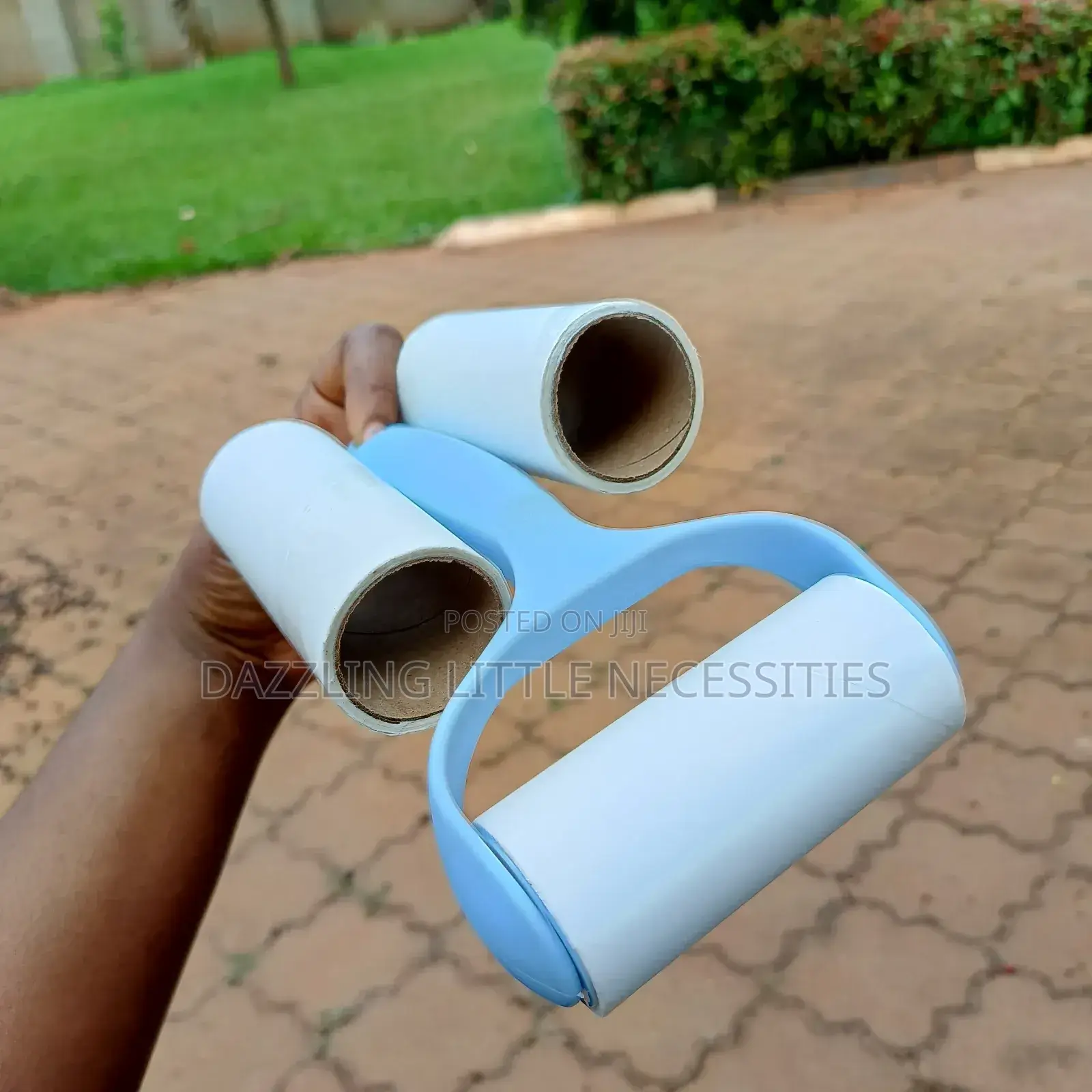 Portable Lint Remover/Roller With 2 Refills (50 Sheets)
