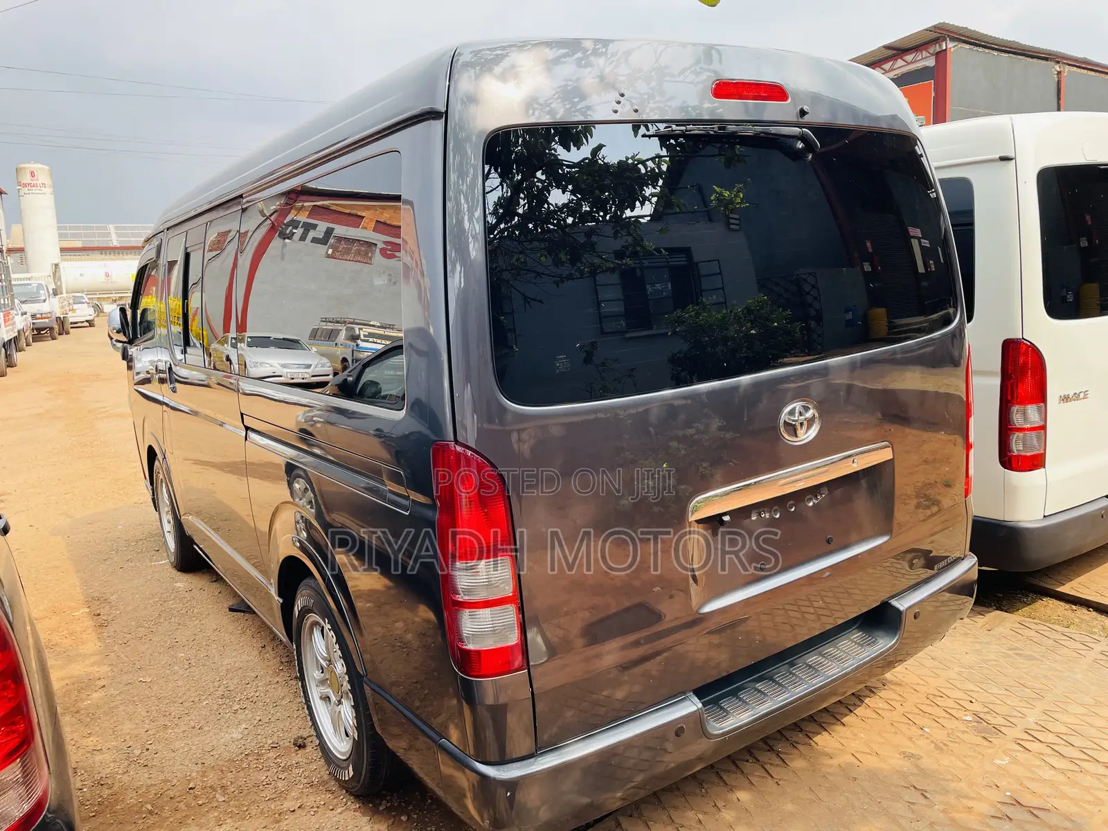 Toyota HiAce 2011 Black