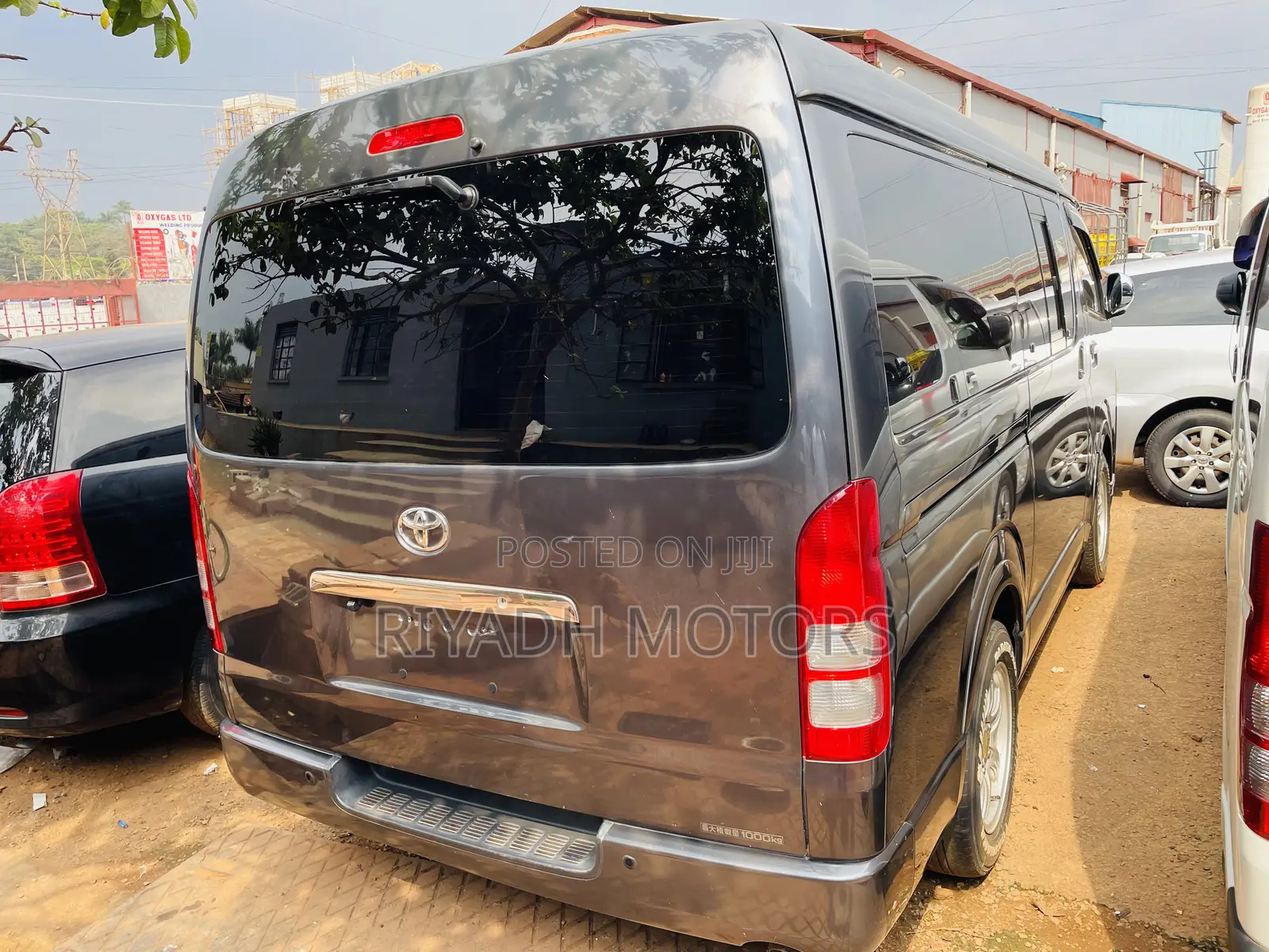Toyota HiAce 2011 Black