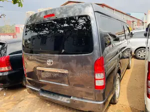 Toyota HiAce 2011 Black
