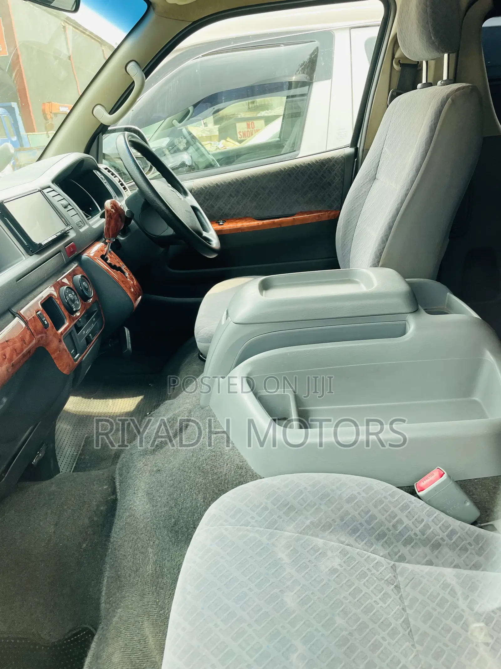 Toyota HiAce 2011 Black