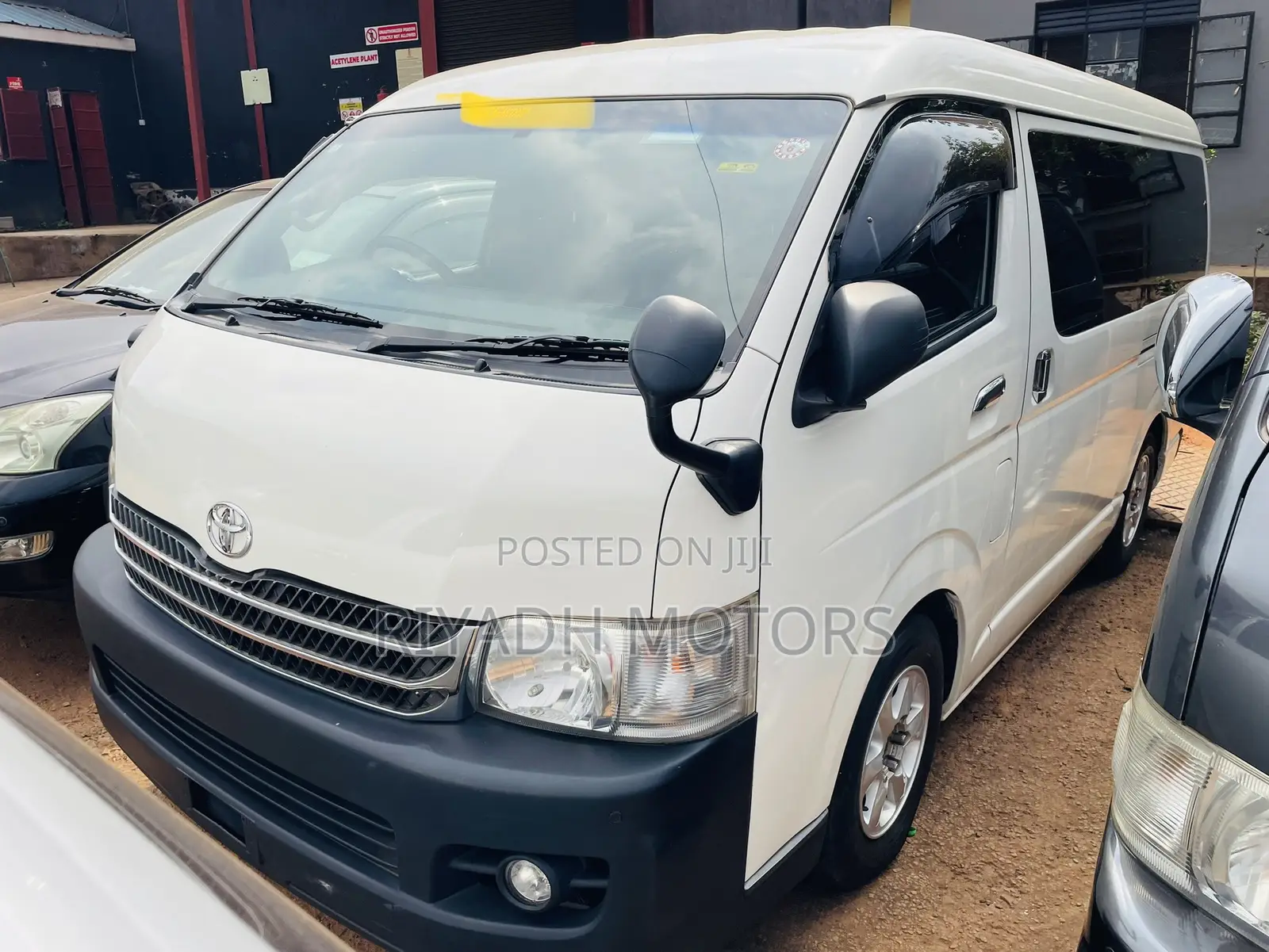 Toyota HiAce 2010 White