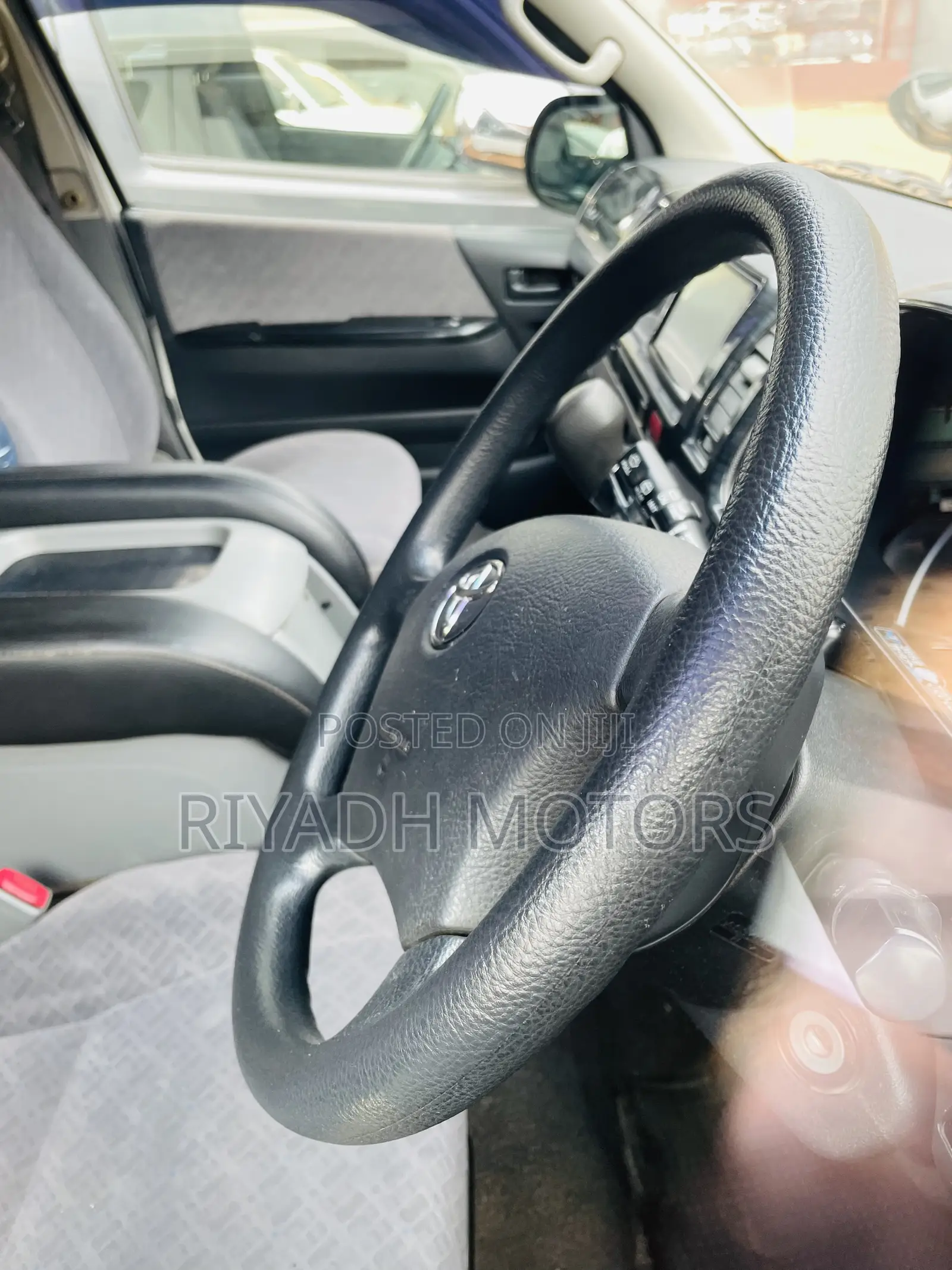 Toyota HiAce 2010 White