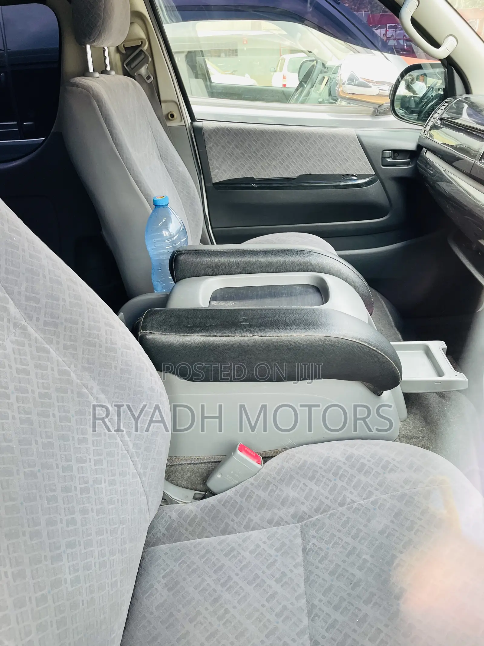 Toyota HiAce 2010 White