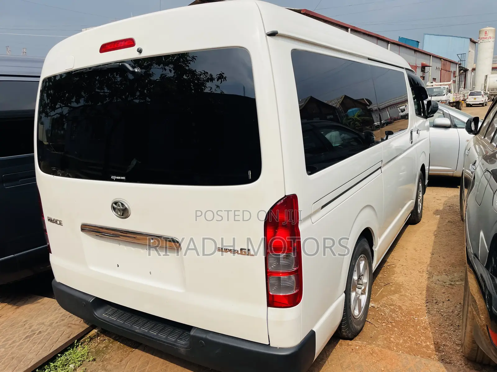 Toyota HiAce 2010 White