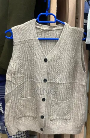 Valve Sleeveless Sweater