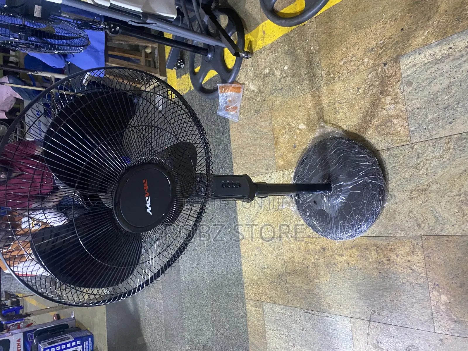 Mewe Stand Fan Black