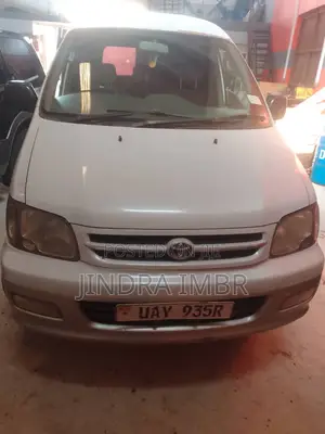 Toyota Noah 2.0 FWD (8 Seater) 2002 White