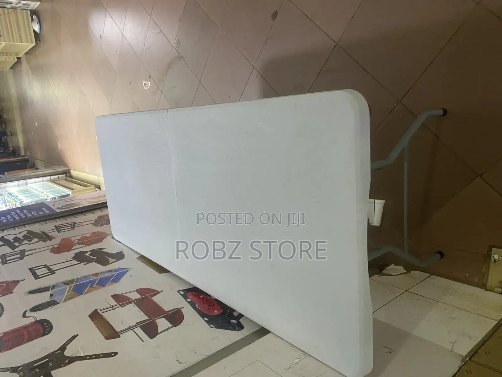 Triangular Table 180