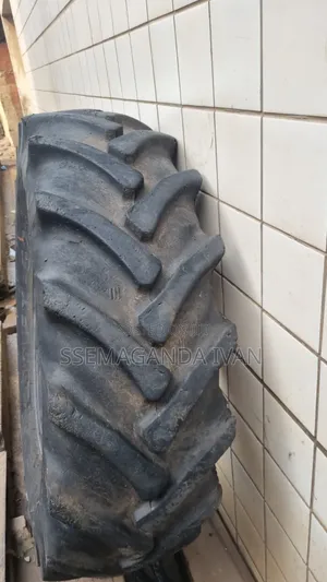 18.4r3 Appollo Used Tyres of 14 Ply Ratings