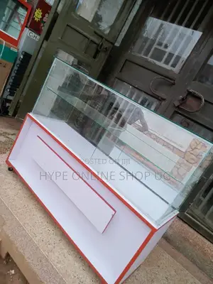 Showcase Table Display Counter 4fts and Locks