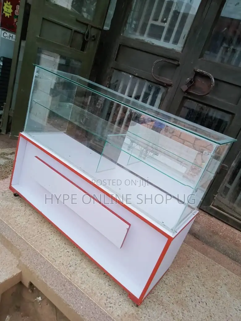 Showcase Table Display Counter 4fts and Locks