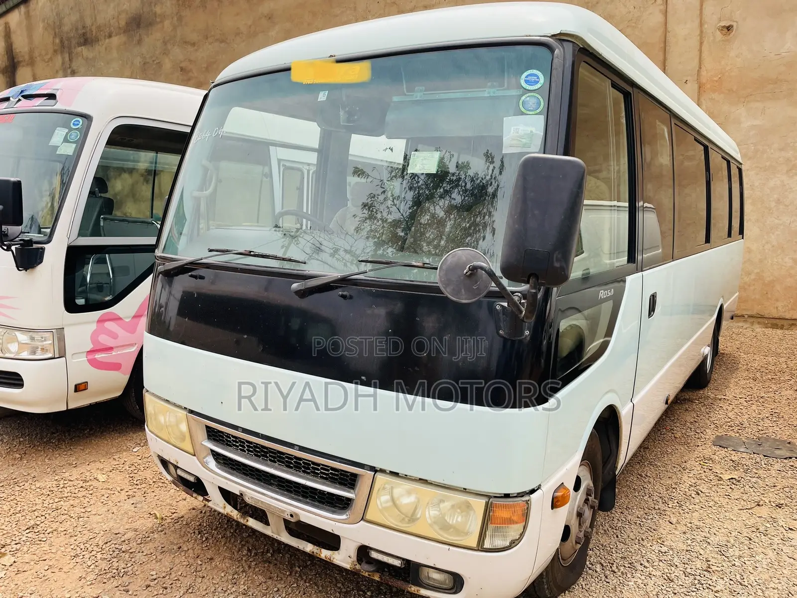 Mitsubishi Fuso Rosa 2010 White