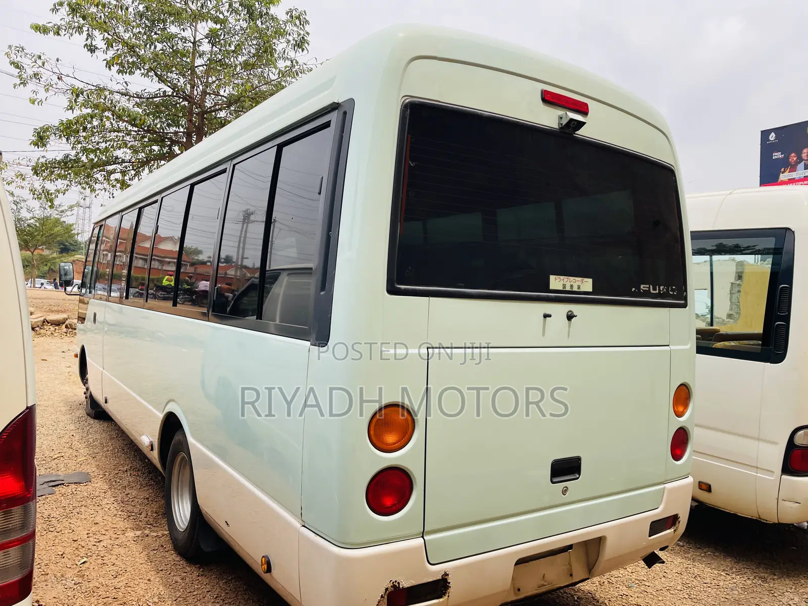 Mitsubishi Fuso Rosa 2010 White