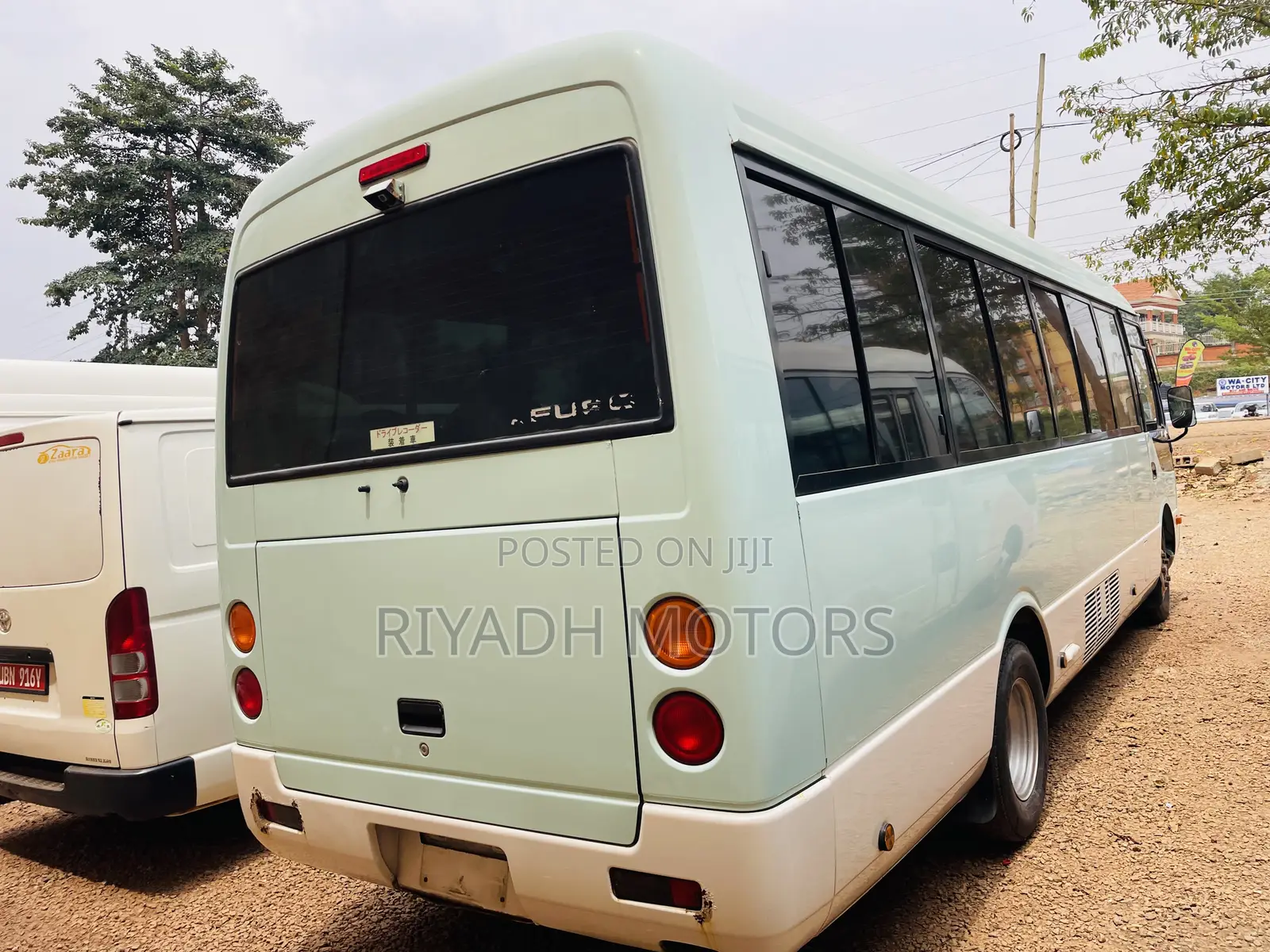 Mitsubishi Fuso Rosa 2010 White