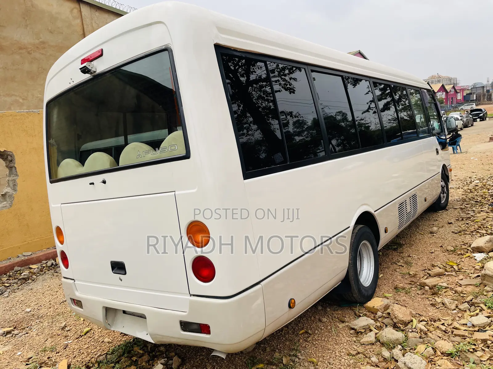 Mitsubishi Fuso Rosa 2011 Silver