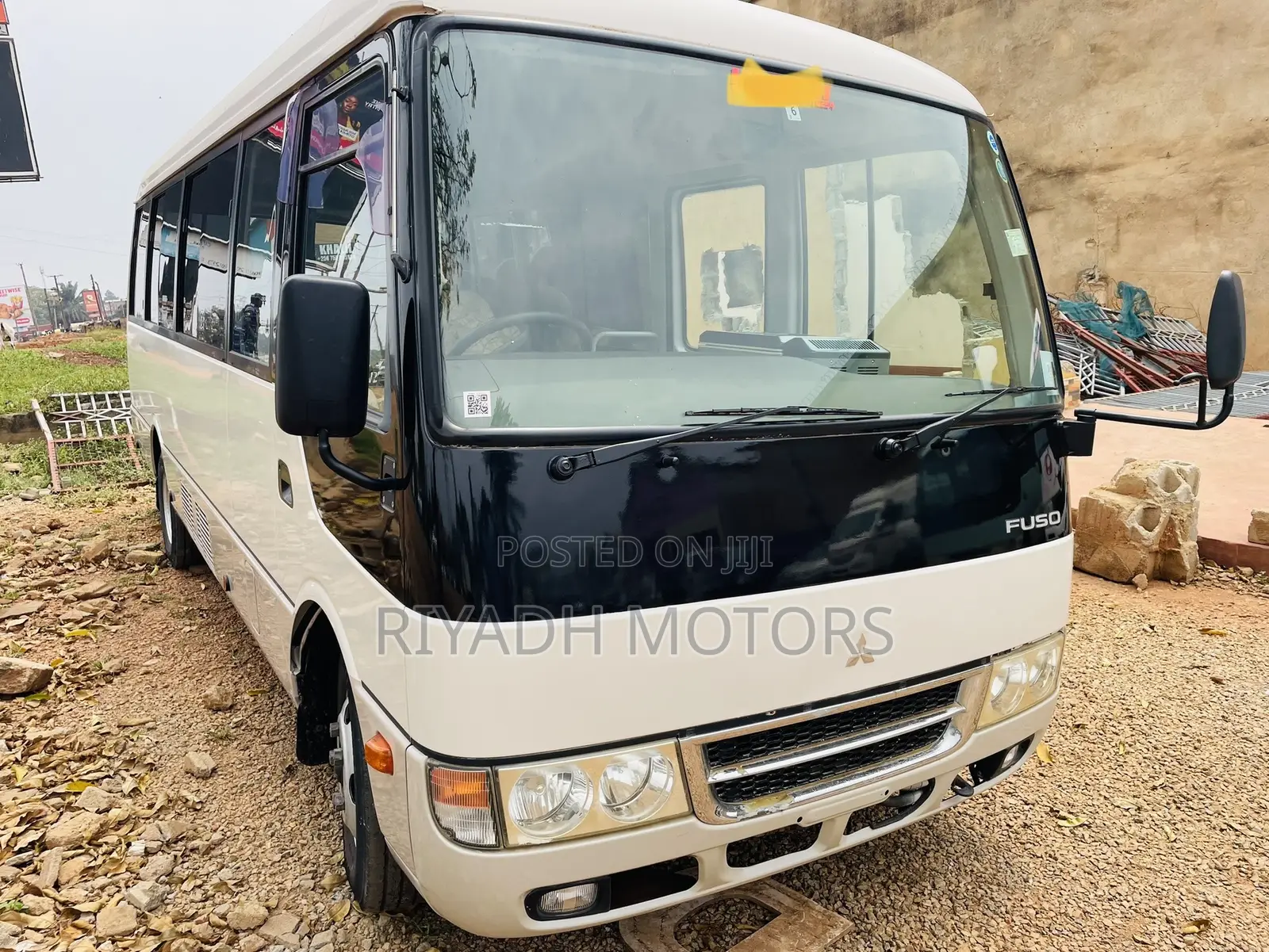Mitsubishi Fuso Rosa 2011 Silver