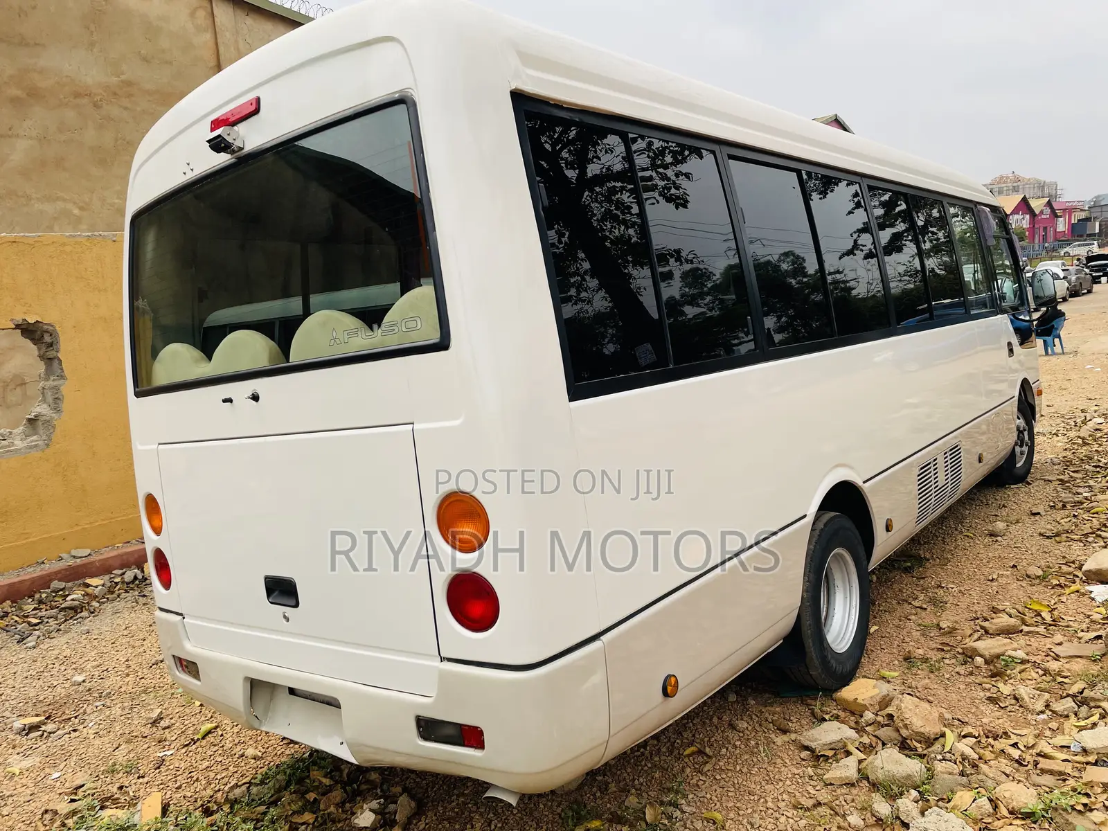 Mitsubishi Fuso Rosa 2011 Silver
