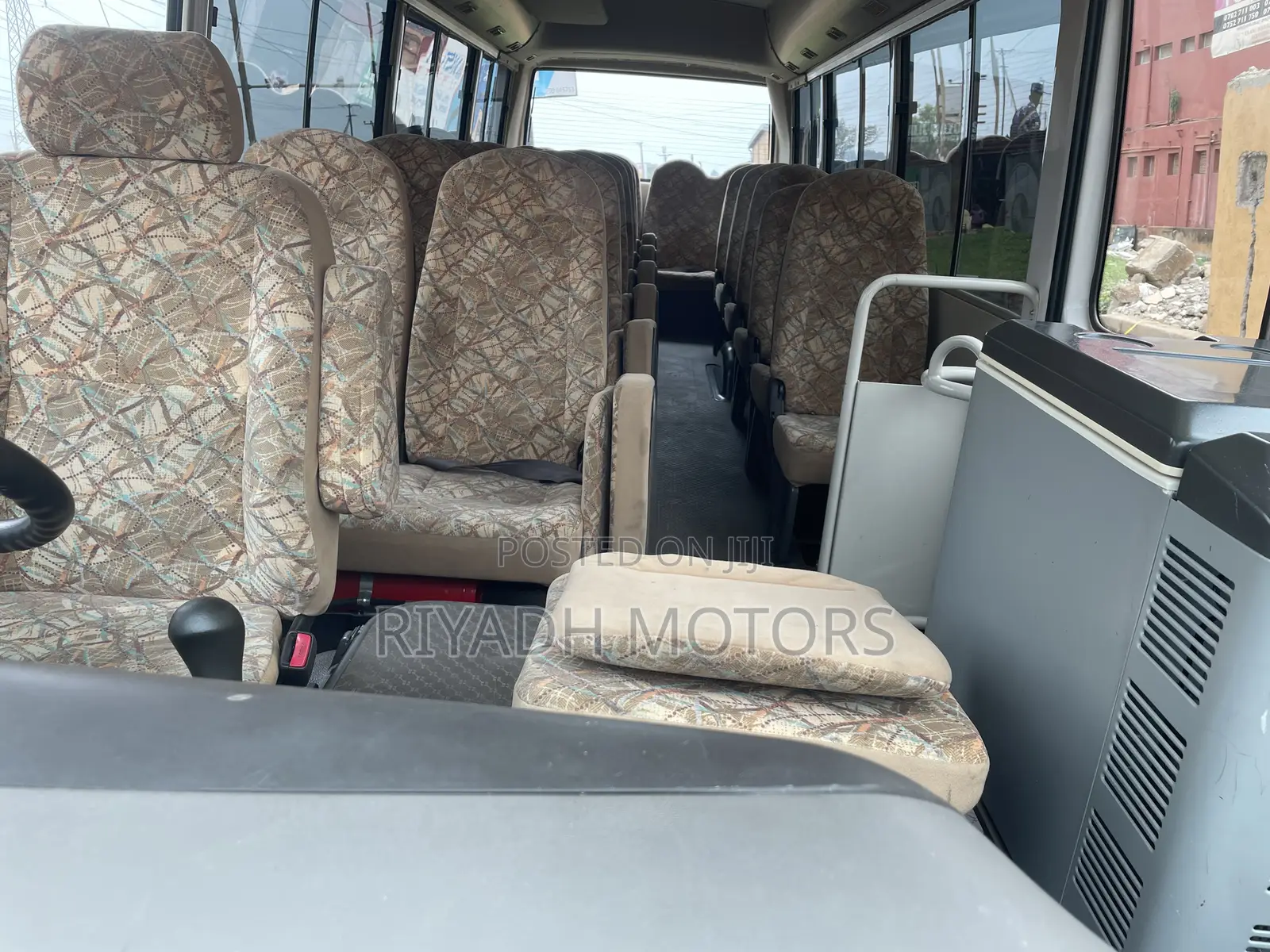 Mitsubishi Fuso Rosa 2011 Silver