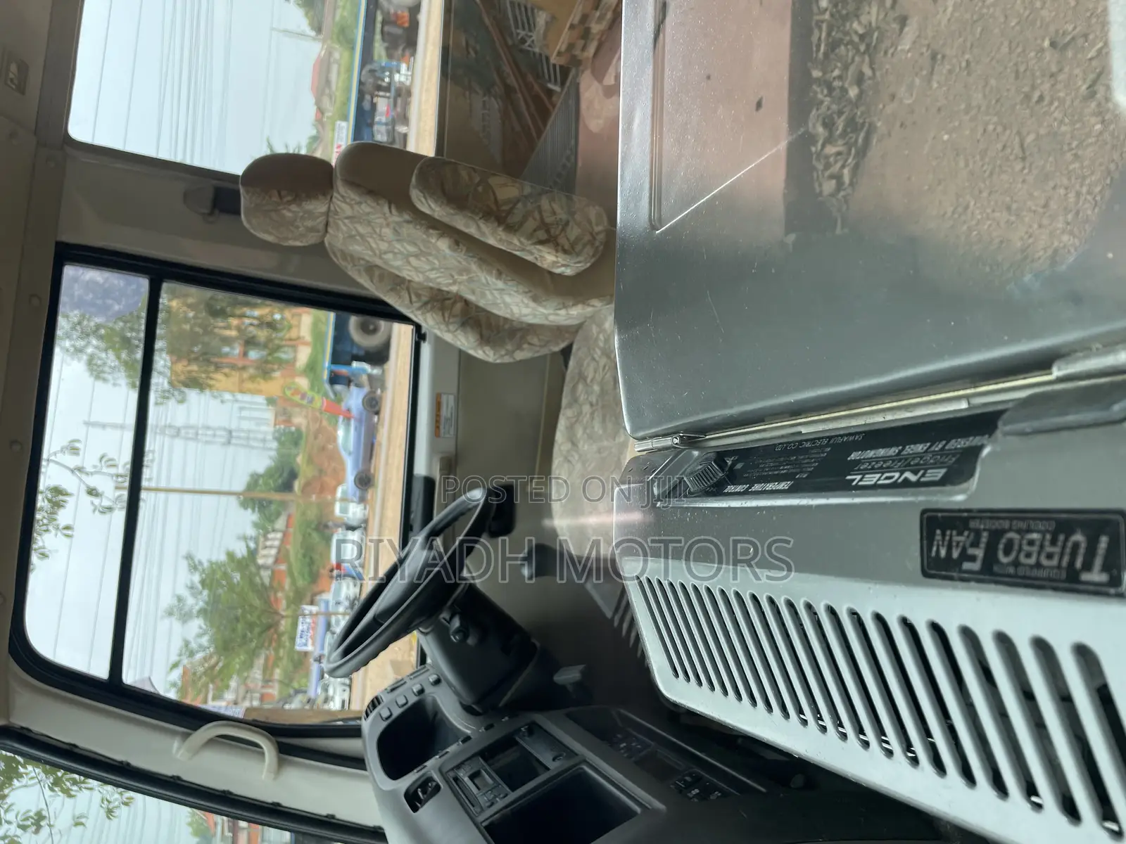 Mitsubishi Fuso Rosa 2011 Silver
