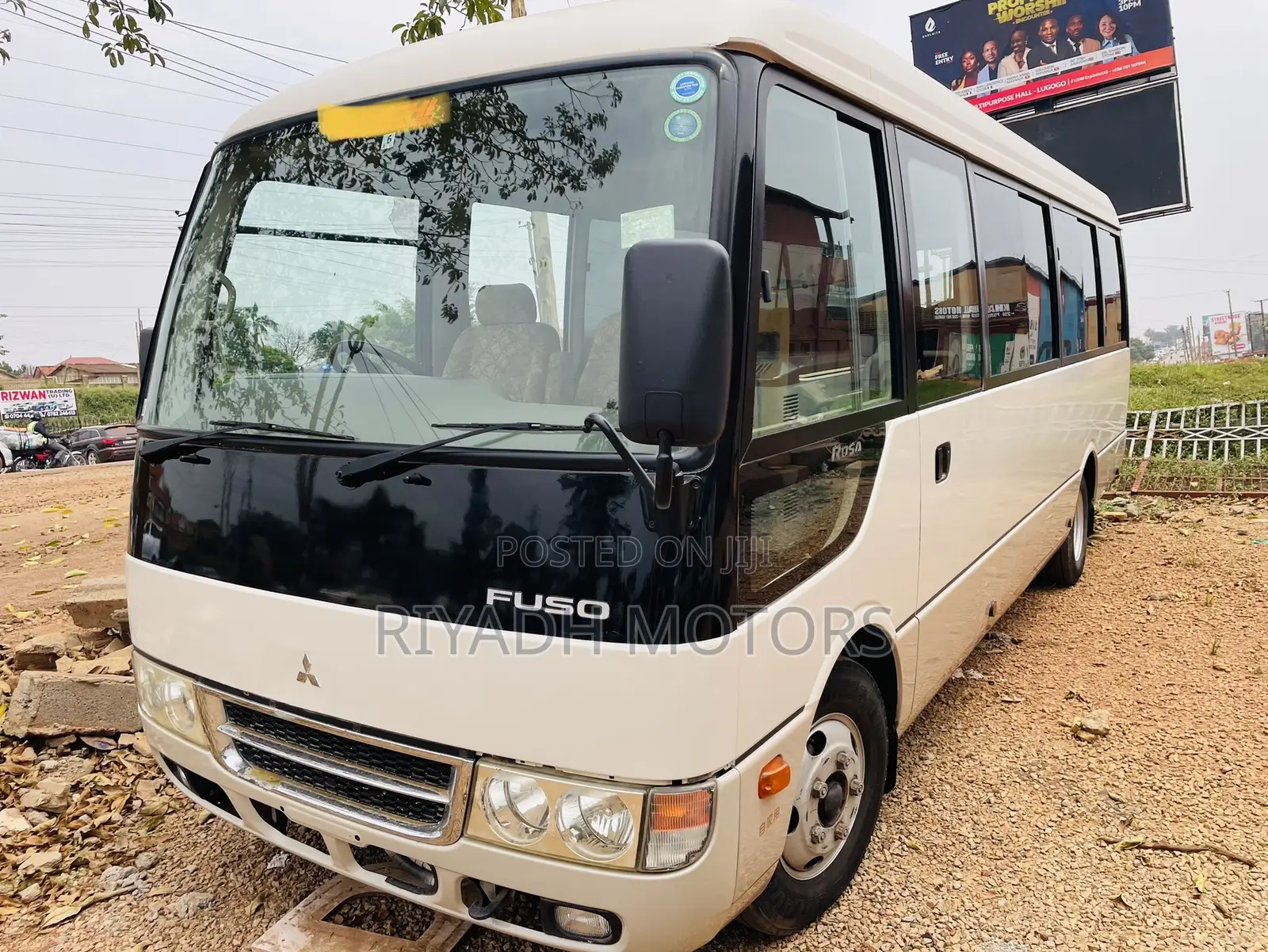 Mitsubishi Fuso Rosa 2011 Silver