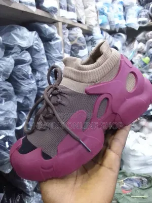 Cassic New Skul Sneakers