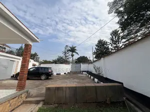 3bdrm Bungalow in Muyenga, Central Division for rent