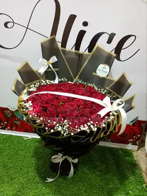 Lovely Flower Bouquets With Roses