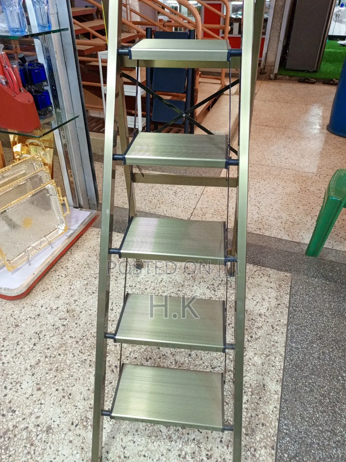 TUUF Elegance 5-Step Ladder.