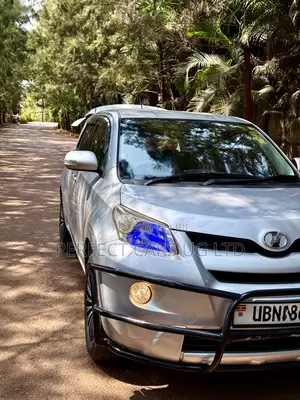 Toyota IST 2011 Silver