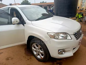 Toyota Vanguard 2010 White