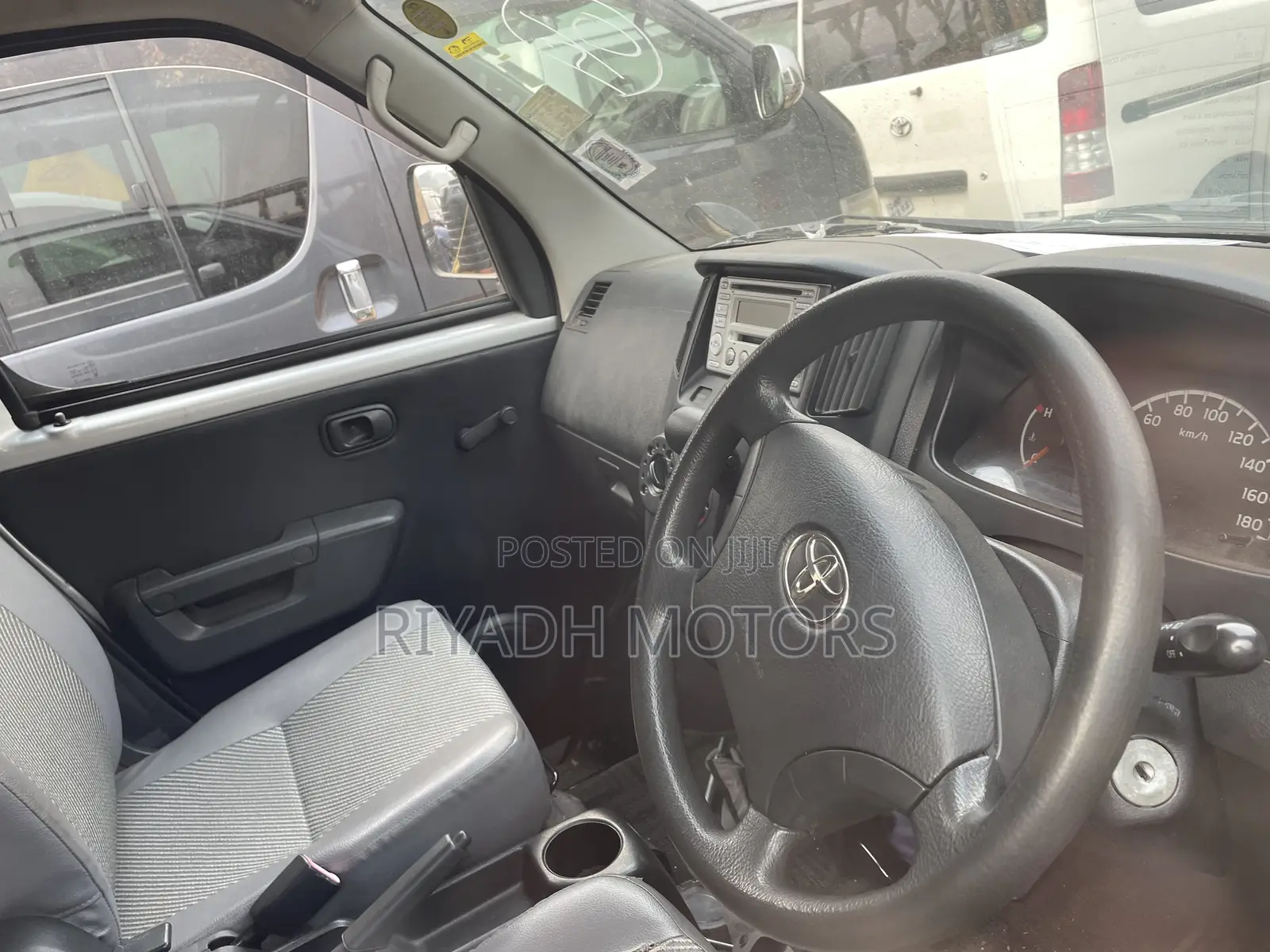 Toyota Noah 2014 Silver