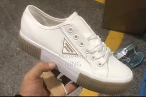 Swift Classic Sneakers