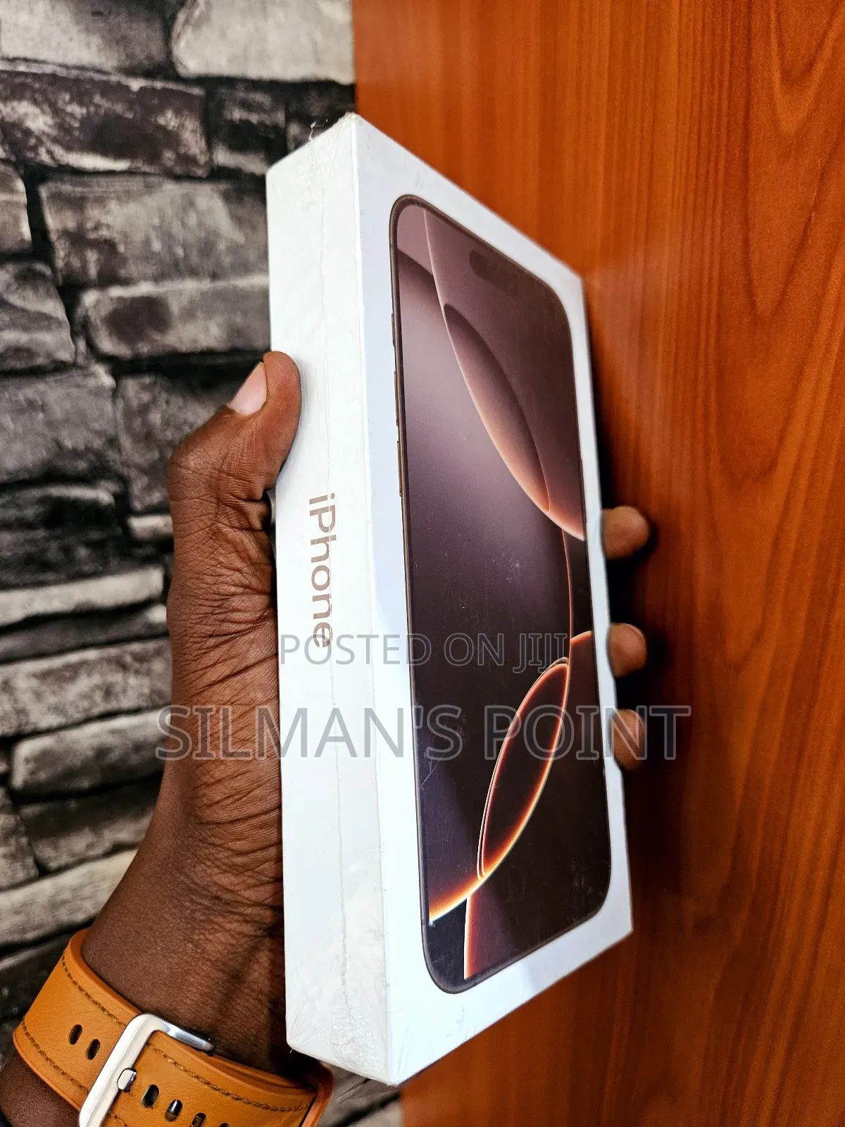 New Apple iPhone 16 Pro 1 TB Gold