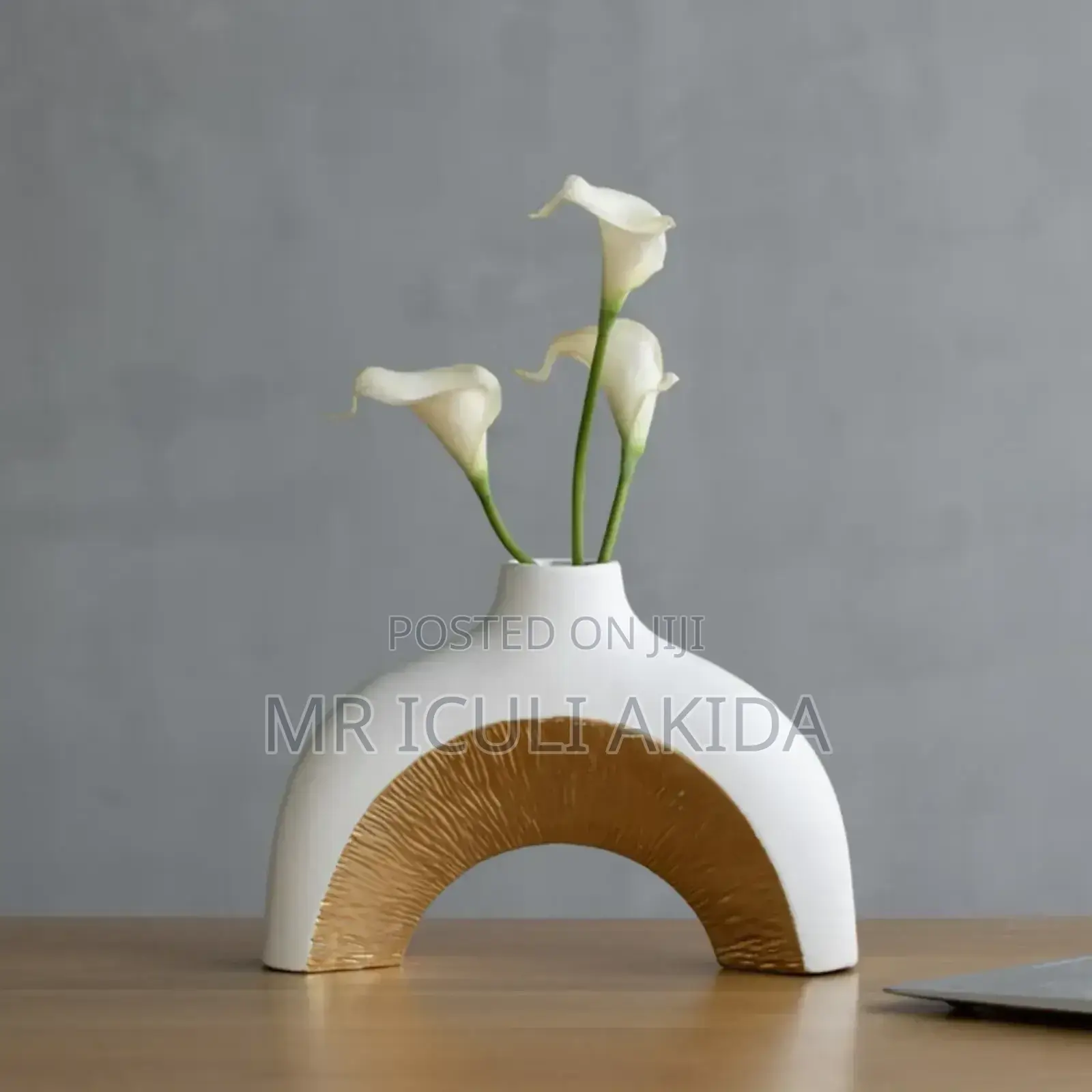 Hera Luxry Decor Modern Arched Ceramic White Gold Vase 8''