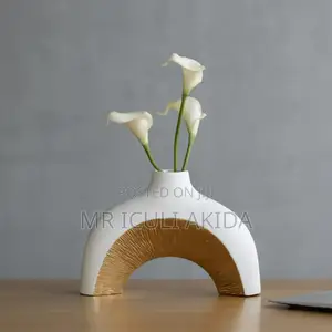 Hera Luxry Decor Modern Arched Ceramic White Gold Vase 8''