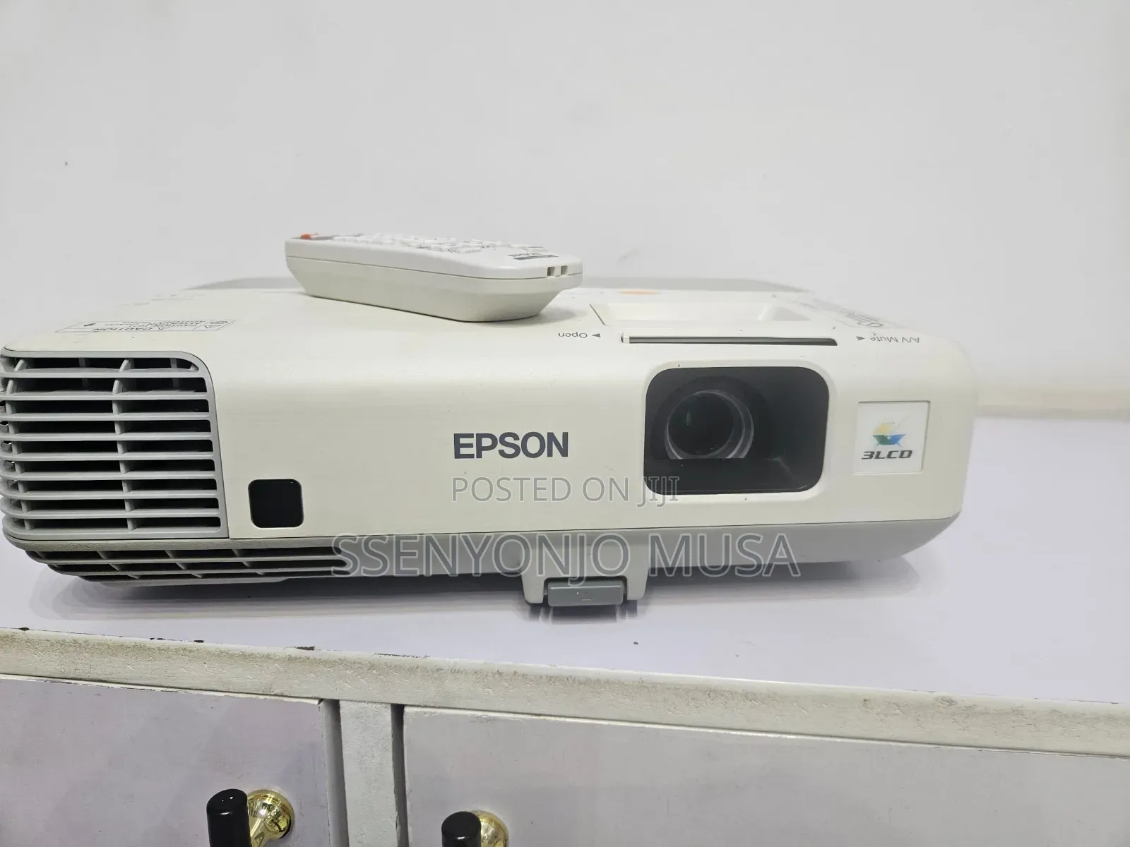 Epson Powerlite 95 Projector-3lcd-xga-2600 Lumens-v11h383020