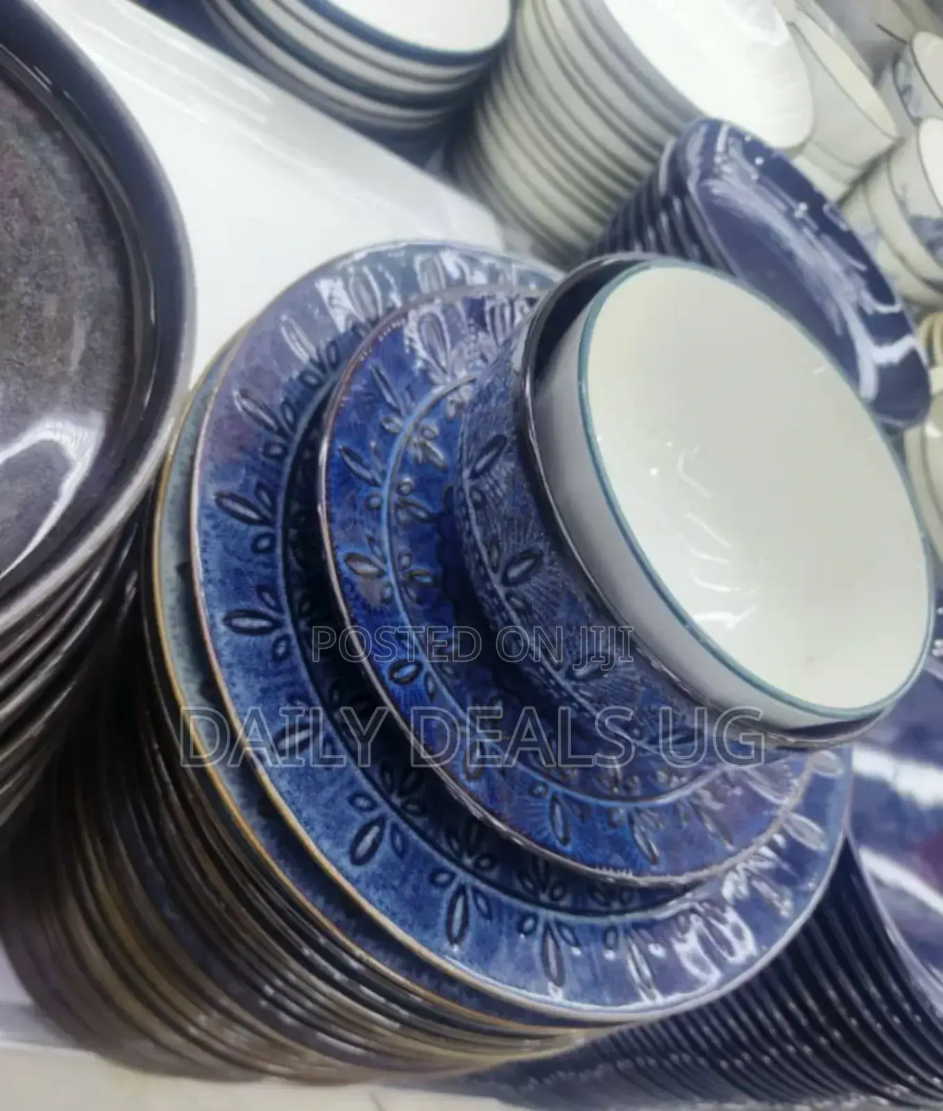 Leaf Shaped Dinner Set