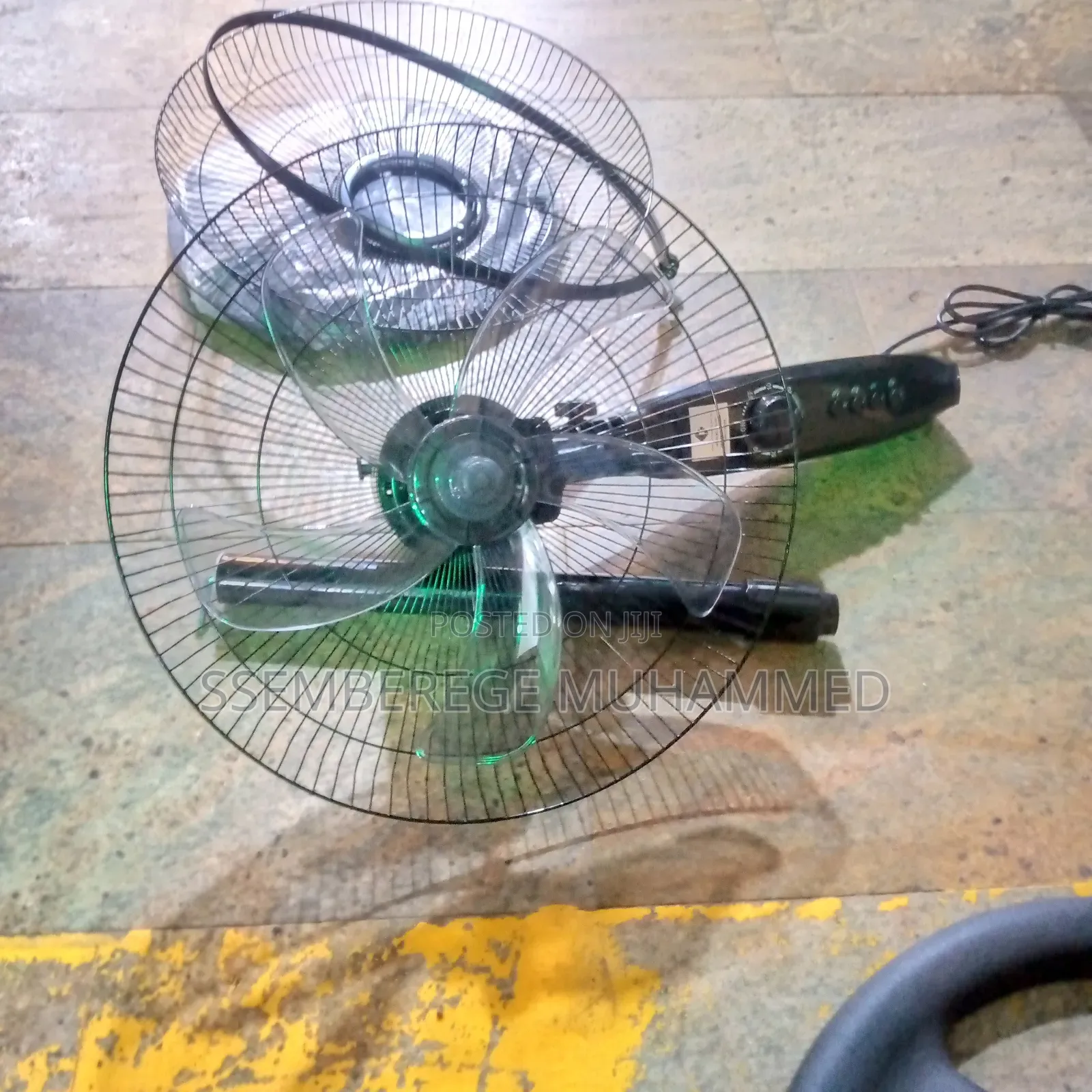 Pear Light "16 "Stand Fan