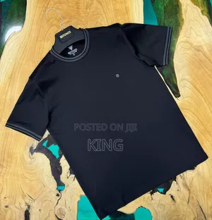 Well -Fitting Round Neck T-Shirts