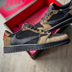 Air Jordan 1 Low "Fragment X Travis Scott Brown Black