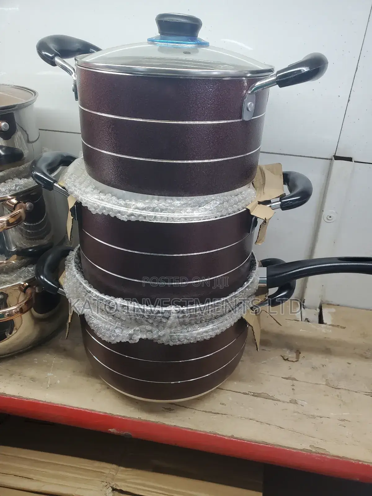 Dark Brown Dining Dishes With Frying Pan