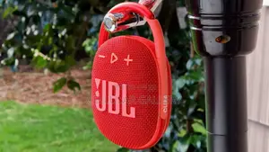 JBL Clip 4
