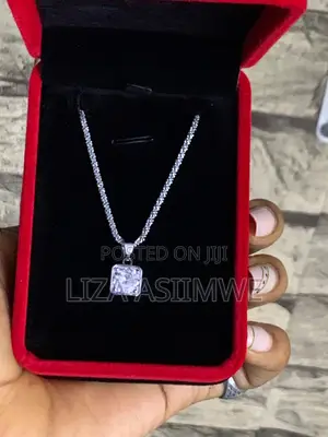 Lady’S Simple Square Moissanite Princess Necklace