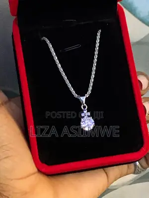 Ele Queen Dainty Round Solitaire Lady’S Necklace