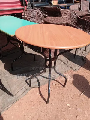 Round Restaurant Tables