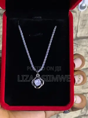 4 Leaf Clover Lucky Crystal Tone Pendant Necklace for Lady’S