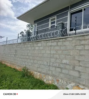 Electric Fence With Razor Wire Alarm