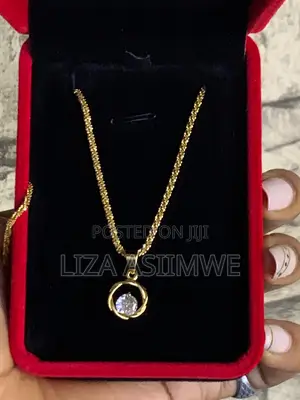 Round Lady’S Solitaire Necklace